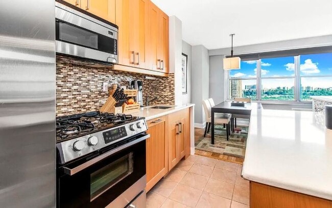 Photo - 555 Kappock St