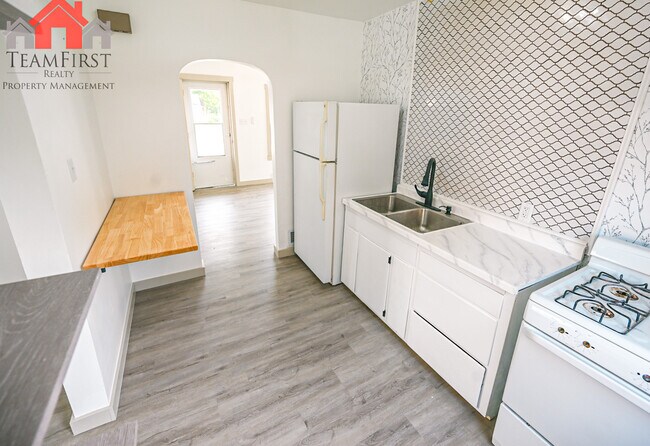 Photo - 1406 Lawe St House