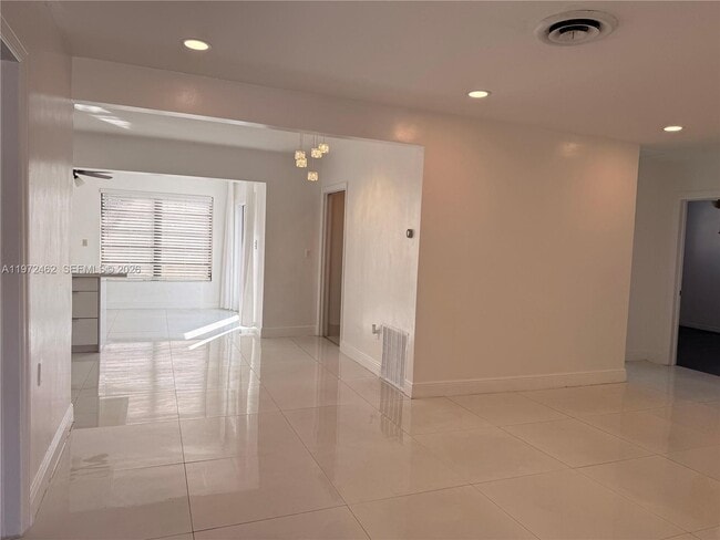 Photo - 2813 Bahama Dr