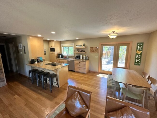 Photo - Lovely single level cabin avail. for a Sea... House