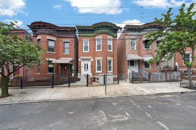 Building Photo - 647 Manida St Unit 2