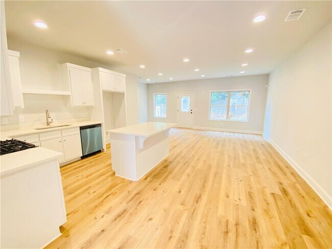 Photo - 1095 N Village Dr