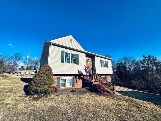 Building Photo - Nice Home in Sandusky Area (Hines Circle)