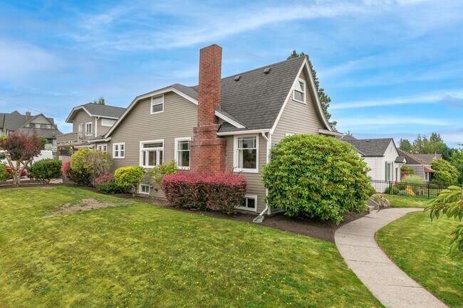 Photo - Beautiful Historic Multi Generational home in Heart of Snohomish