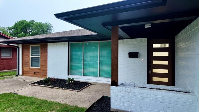 Photo - 11343 Lippitt Ave