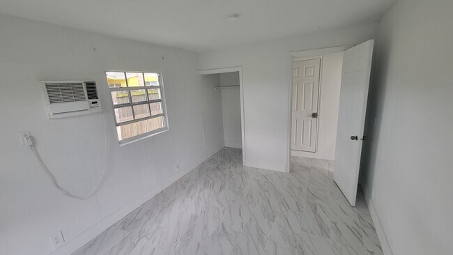 Photo - 1174 NW 101st St Unidad 2