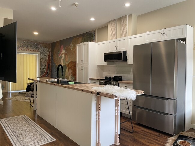 Photo - 10904-10102 102 Ave