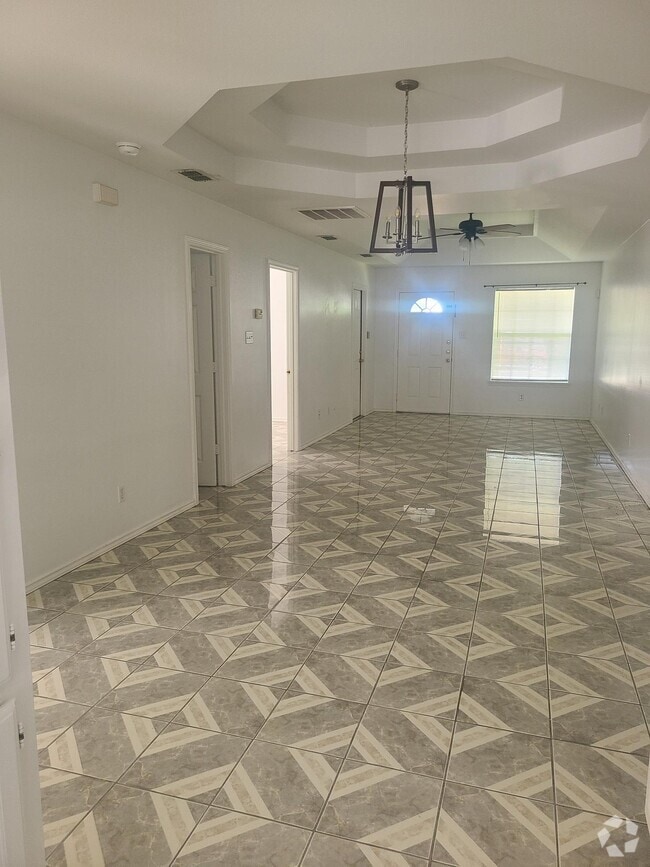 Building Photo - 1014 N Cross Ln Unit B Rental