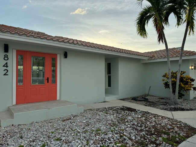 2 Bed Marco Island Waterfront Home for Rent - 2 Bed Marco Island Waterfront Home for Rent