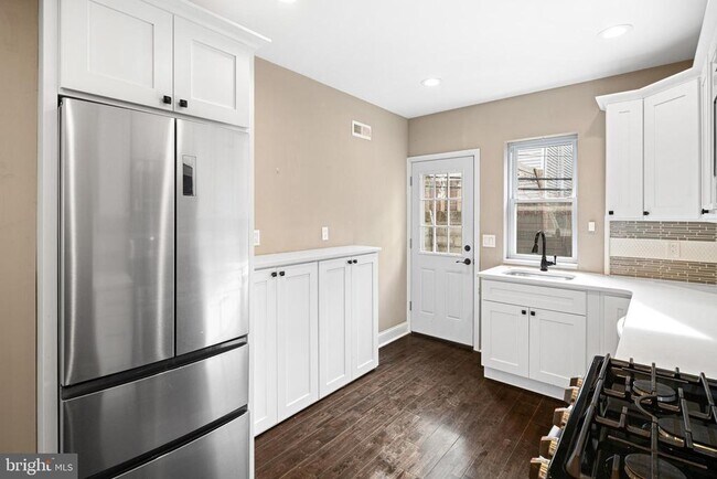 Photo - 2050 Mountain St