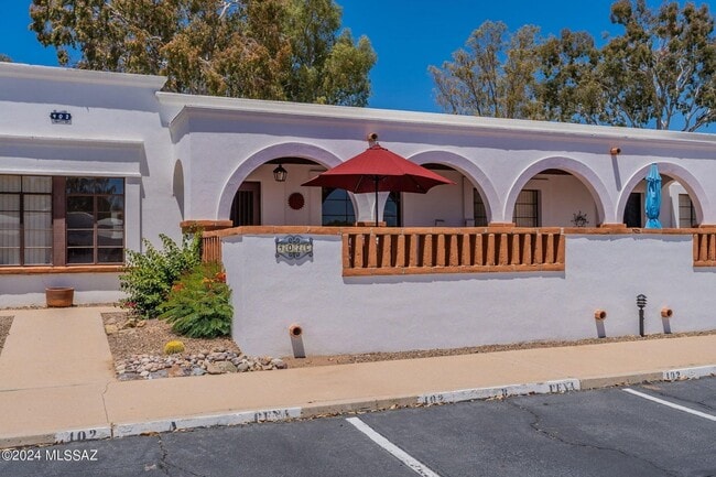 Building Photo - 402 S Paseo Pena