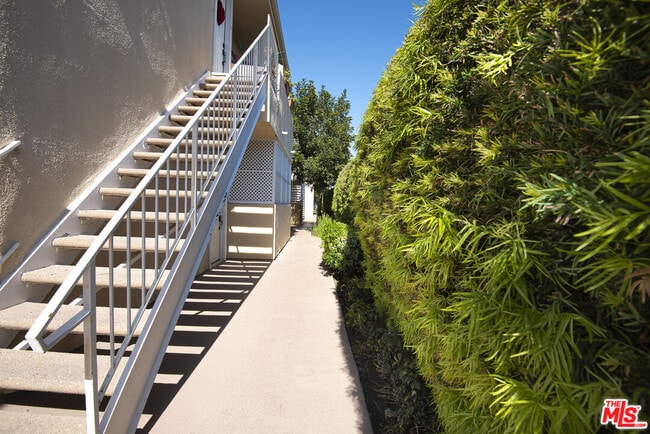 Photo - 13801 Oxnard St Unit 206