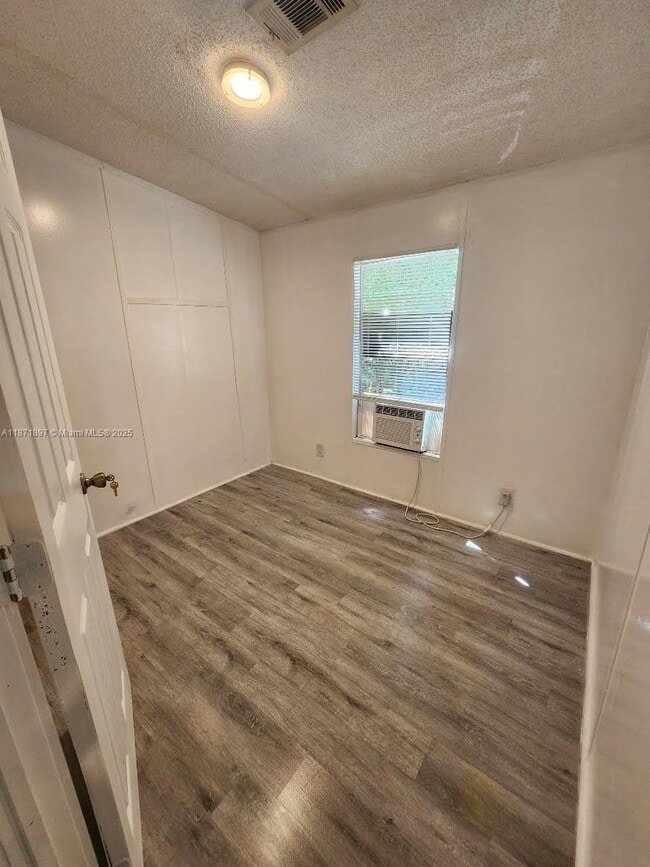 Photo - 11908 Cove Pl