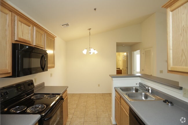 1BR, 1BA - 830 SF