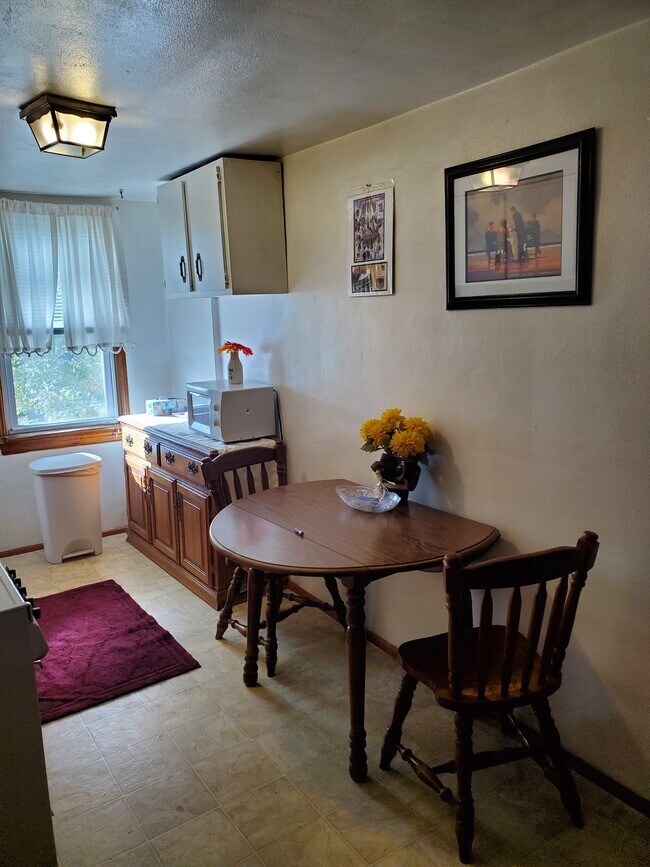 eat in kitchen