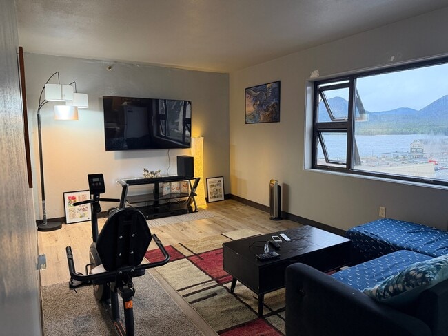 Building Photo - 119 Austin St