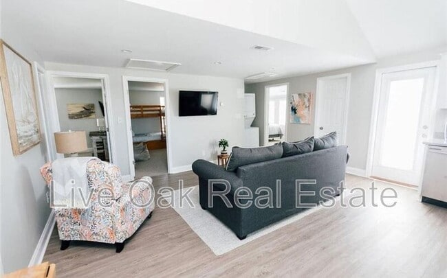 Photo - 402 33rd St