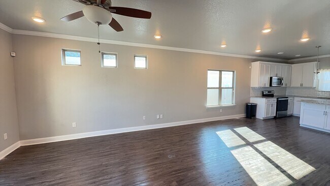 Photo - GORGEOUS 3-bedroom 2-bathroom home in Prairie Ridge!