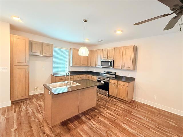 Photo - 212 Stellariga Pl