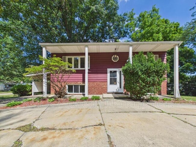 1323 Hilton Dr