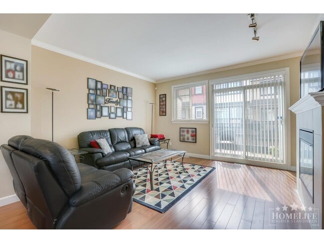 Photo - 7168-7179 179 St