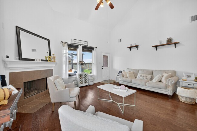 Photo - 2422 Blue Jay Ln