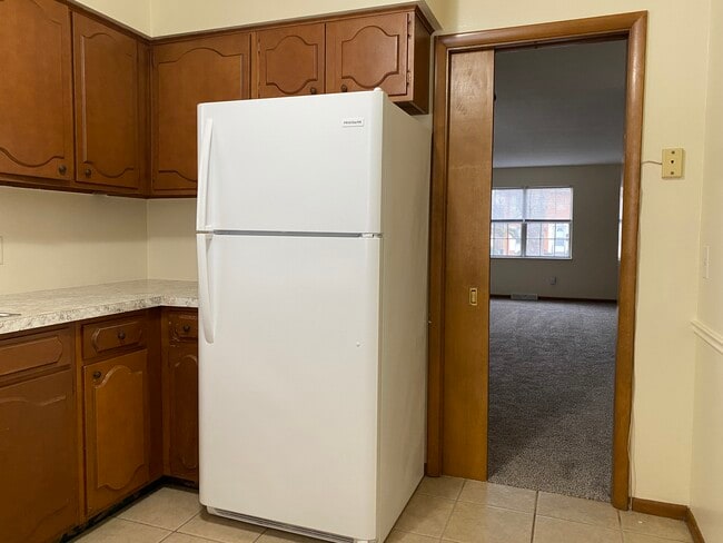 Eat-in Kitchen - 3933 Clareridge Dr Unit #1 Lower