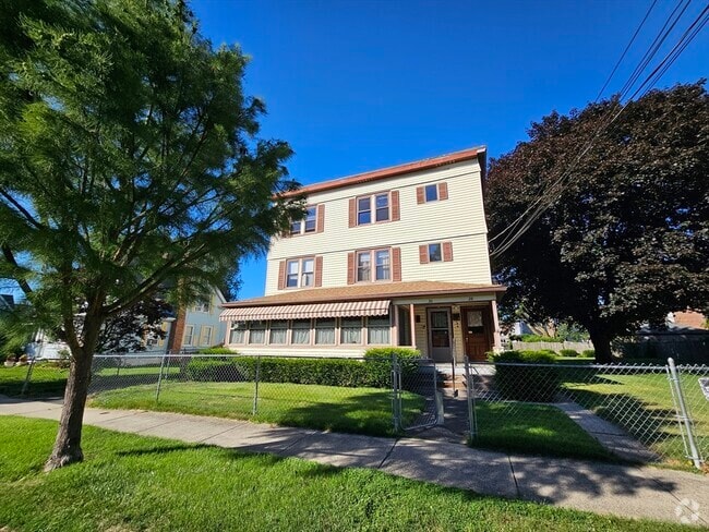 Building Photo - 30 Bemis St Unit 3 Rental
