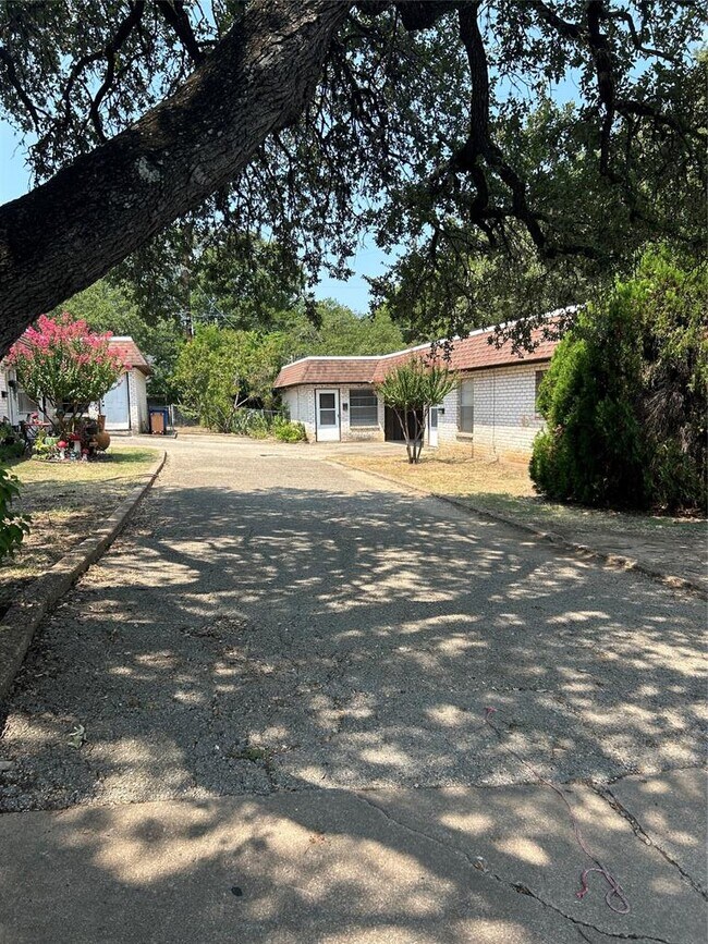 Building Photo - 2605 Trailside Dr Rental