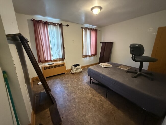 Photo - 637 N 6th St