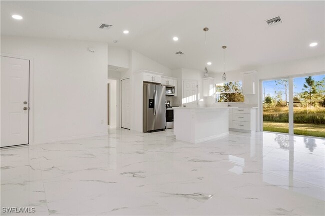 Photo - 732 Asher St E