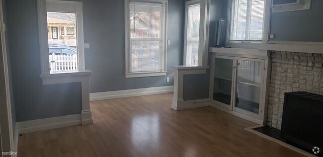 Building Photo - 1 br, 1 bath Triplex - 3389 Mulberry Stree... Rental