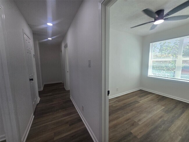 Photo - 5102 Avenue L