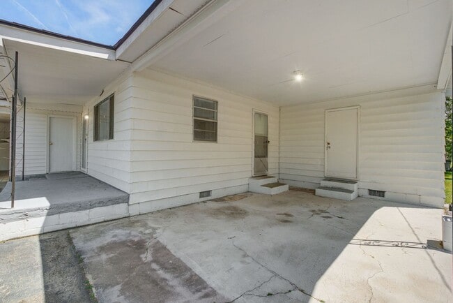 Photo - 273 George St SW