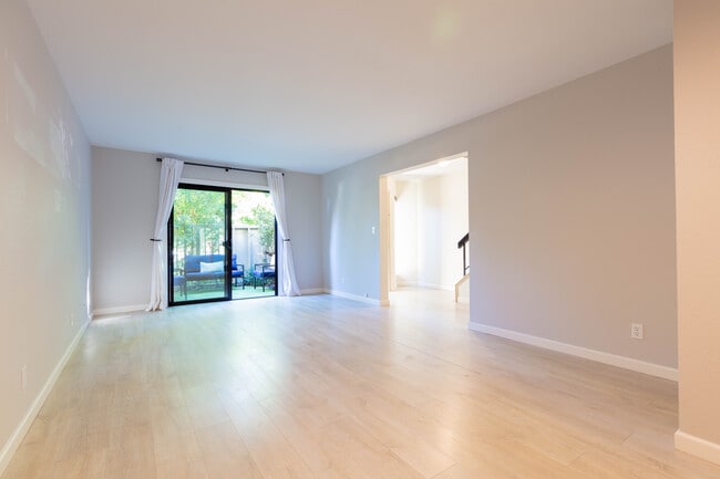 Photo - 1660 Parkside Dr