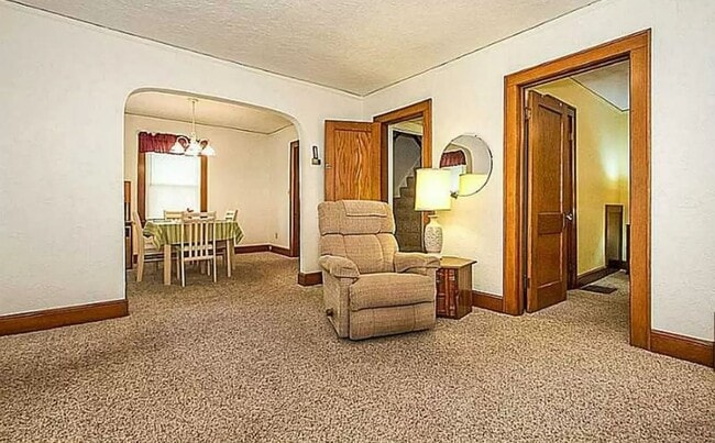 Photo - 390 30th St SE