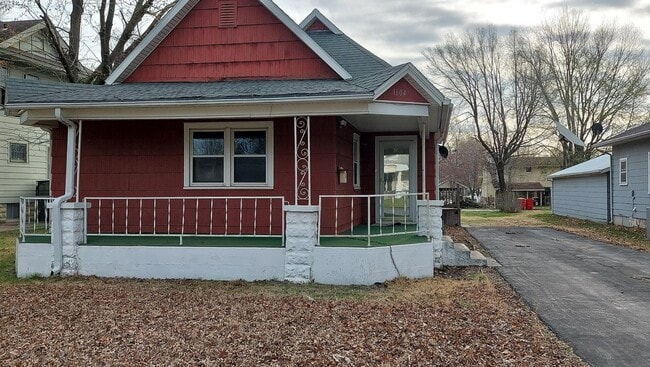 Building Photo - PRE-LEASE!! Beautiful 2 Bedroom/ 1 Bathroom House