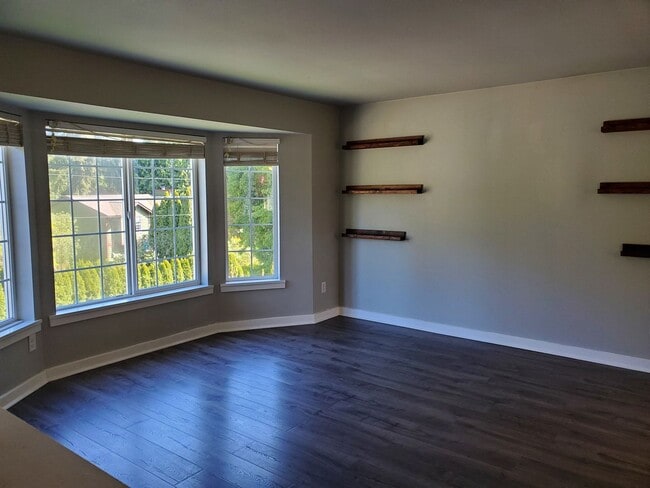 Photo - 3 Bedroom Home With Fenced Yard