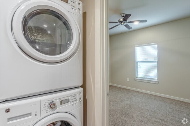 2BR, 2BA - 1173 SF