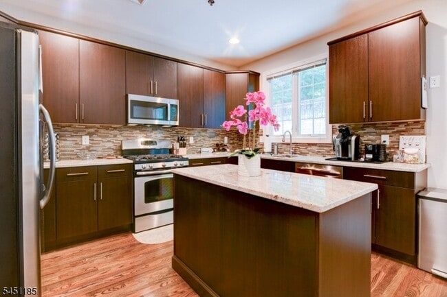 Photo - 50 Bloomfield Ave