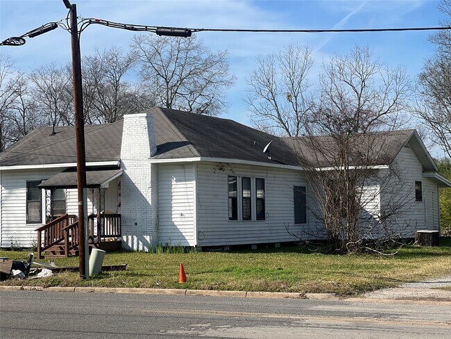 1101 N 1st St