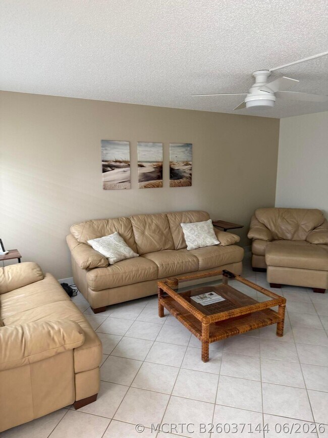 Building Photo - 3037 Cornwall Dr