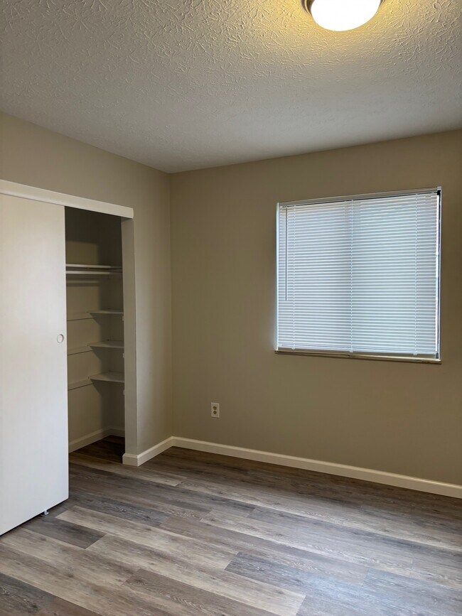 Dormitorio espacioso - 7320 Fall Creek Ln