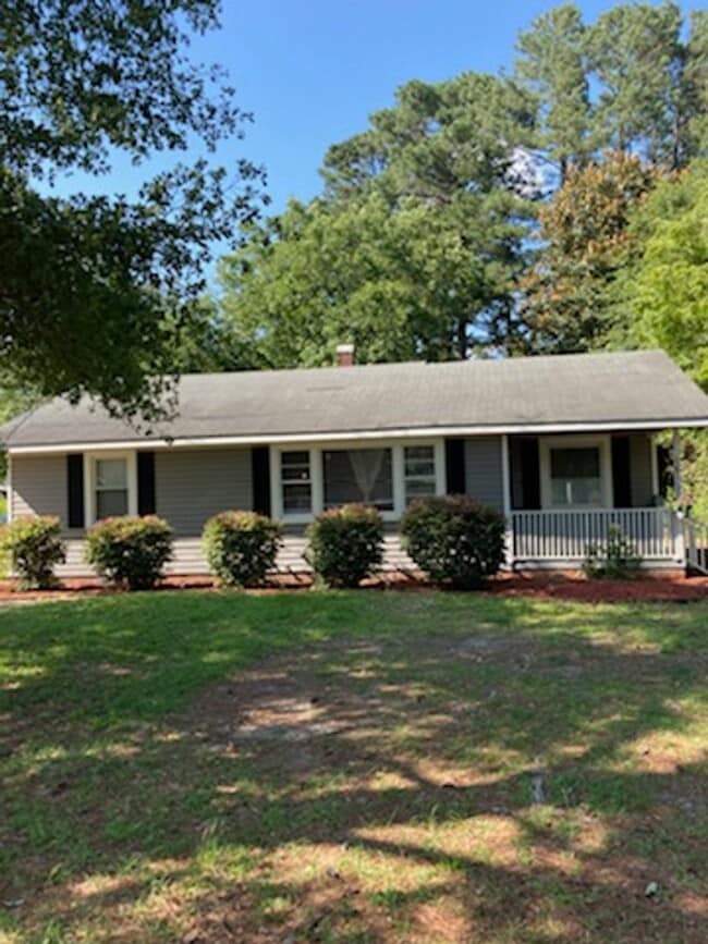 Building Photo - Charming and Updated 3 BR, 1 BA in Goldsboro Rental
