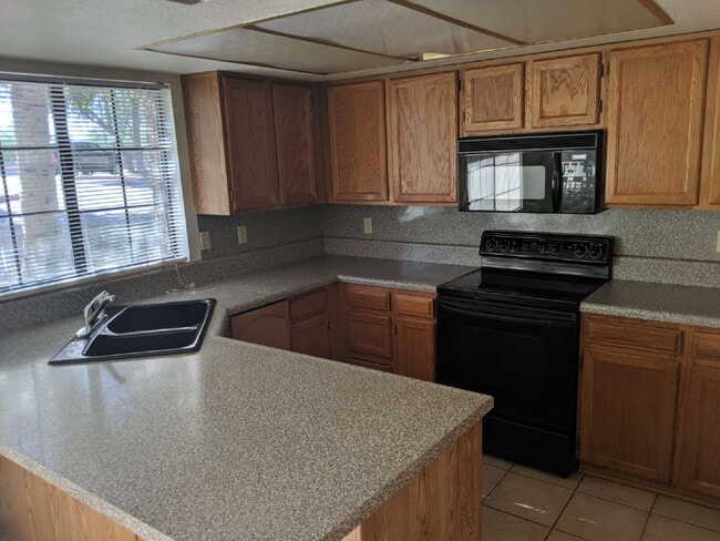 Photo - 3 Bedroom 2 Bathroom near ASU! I Unit I-124