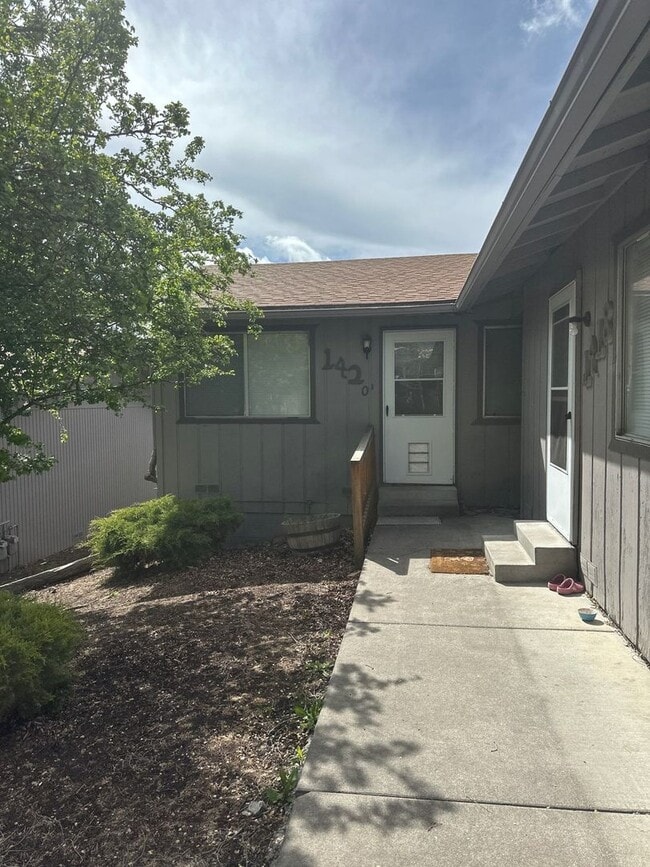 Building Photo - Plea1418/1420 Unit 1420