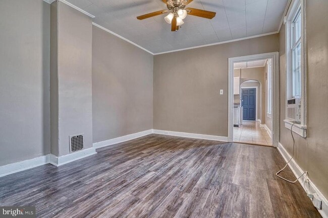 Building Photo - 1503 S Charles St