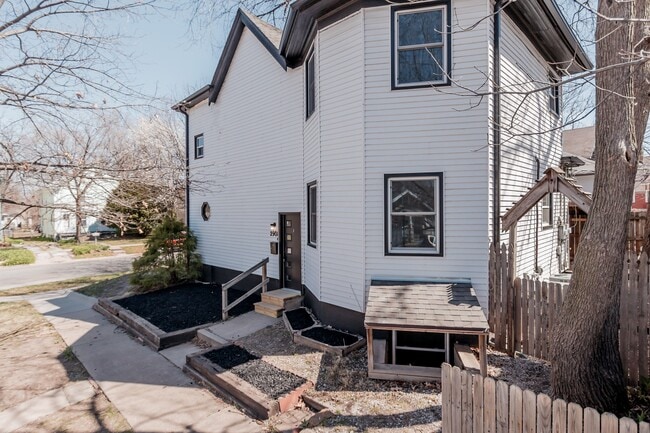 Photo - 2901 R St Unit 1