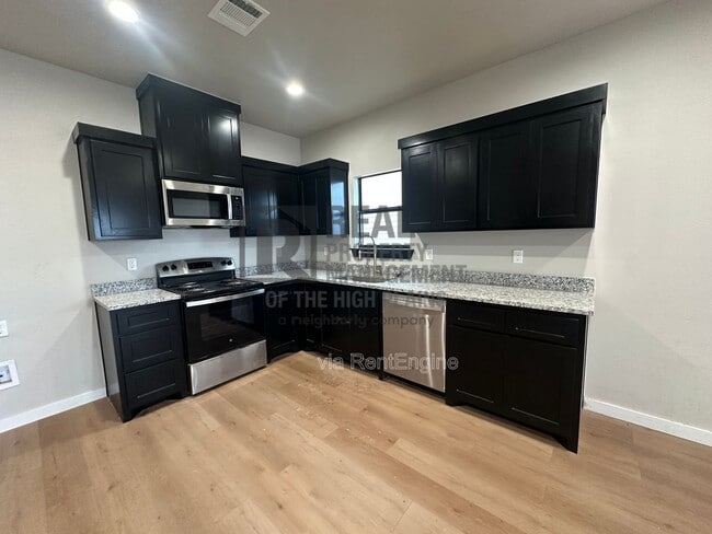 Building Photo - 4780 Clive Ave