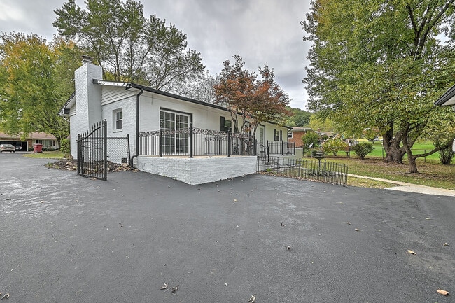 Photo - 2708 Schumway Dr